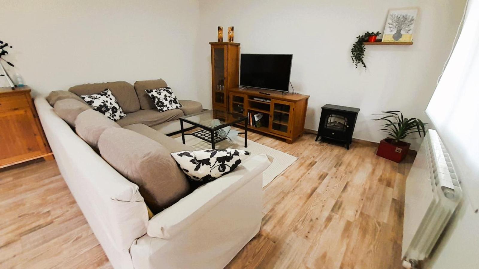 La Casona Apartment Serranillos ภายนอก รูปภาพ